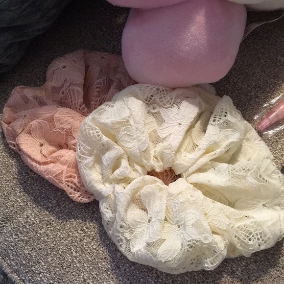 NWT Cute Bundle Rilakuma Plush Pens Lace Scrunchie - Picture 4 of 5